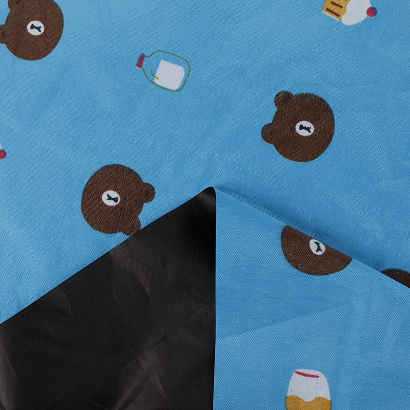 Pongee dengan Lapisan Hitam